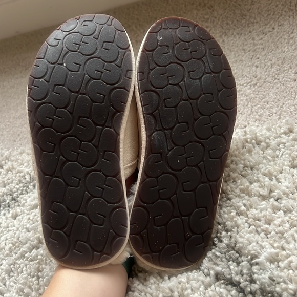 Women’s Ugg Scuff Slipper - Lightly Worn! - Picture 5 of 7